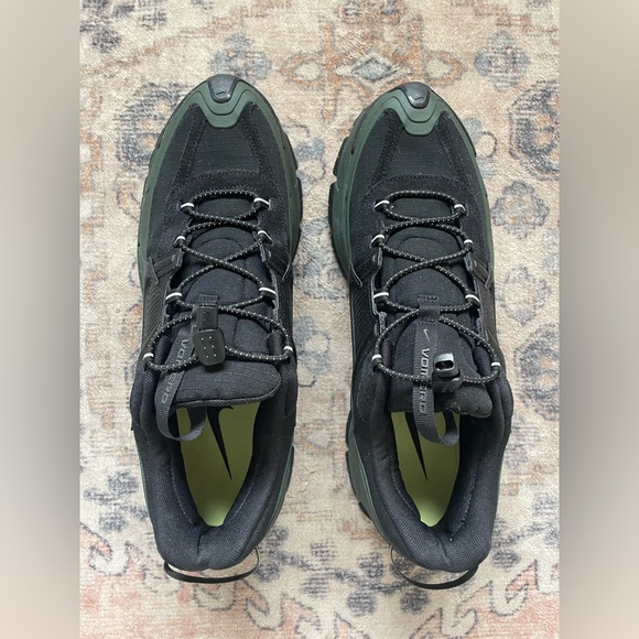 Nike Other - Nike NWOT Black Green Zoom Vomero Roam Outdoor Winterized Sneakers Mens 13